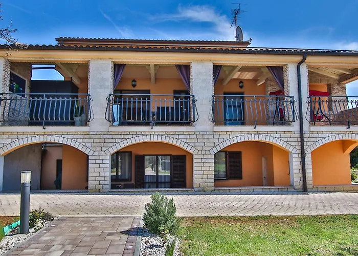 Apartman Tina I *